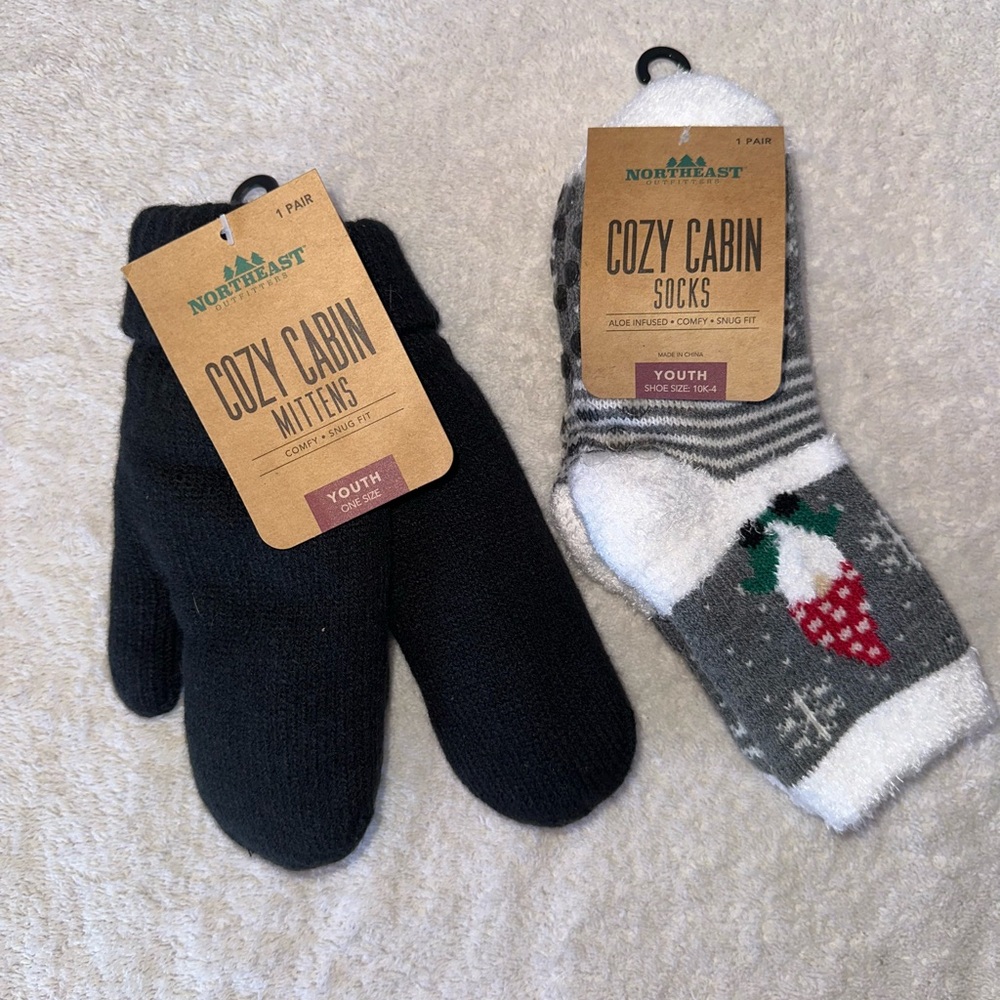 Youth winter bundle-1 pair mittens and 1 pair Aloe infused socks